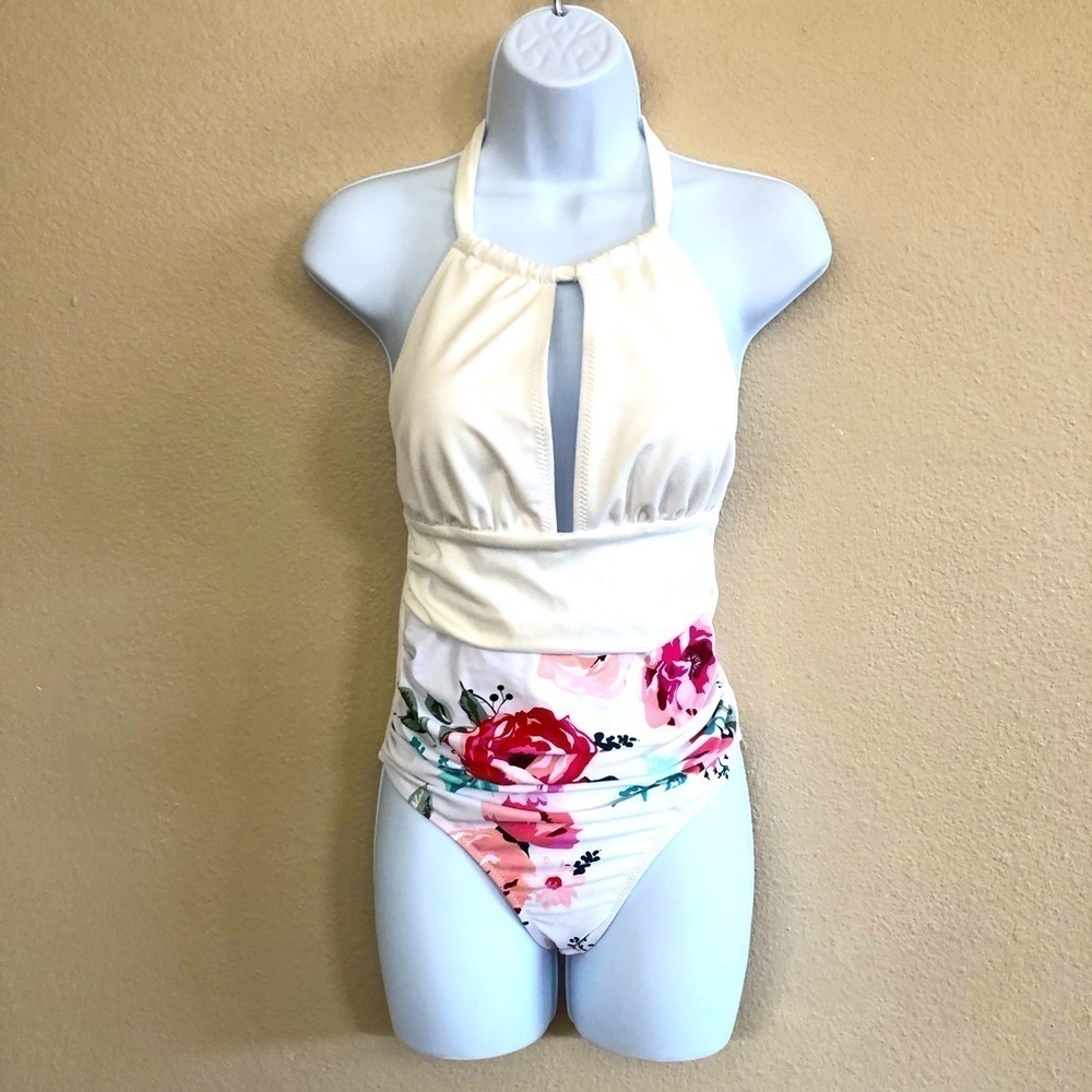 CUPSHE Woman’s Halter Cutout Rushing White Floral One Piece Swimsuit Size XS